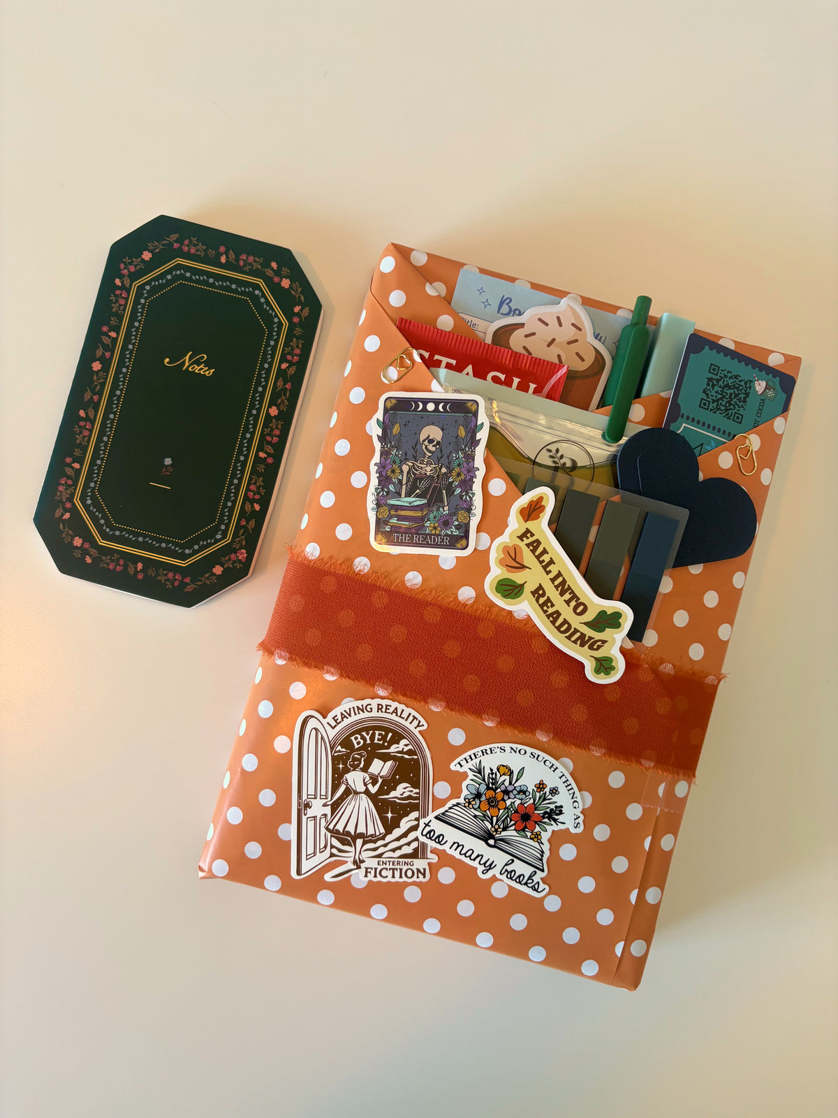 Blind Date With A Book (paired with Mini Journal)